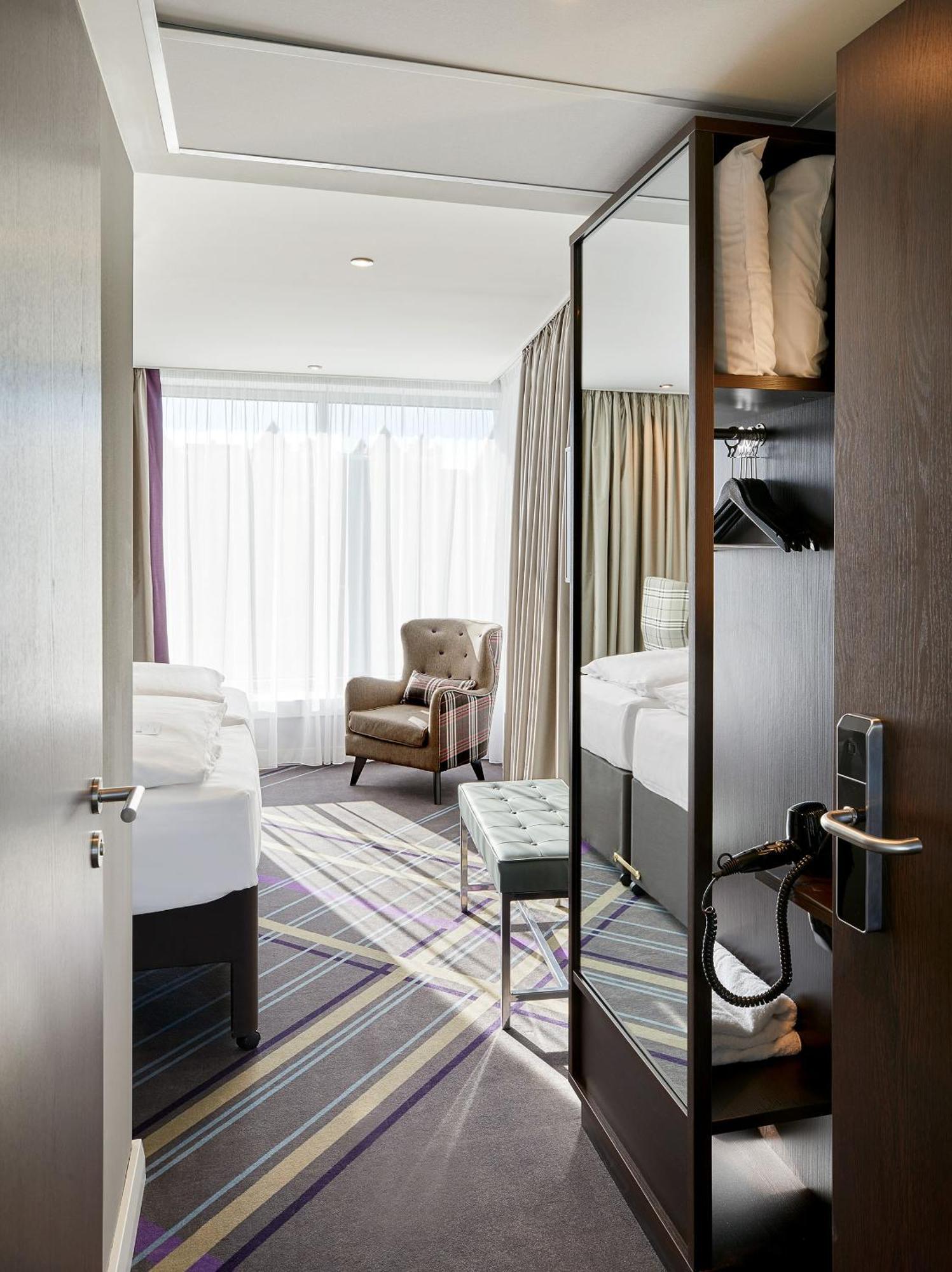 Premier Inn Hamburg City Zentrum Exterior photo