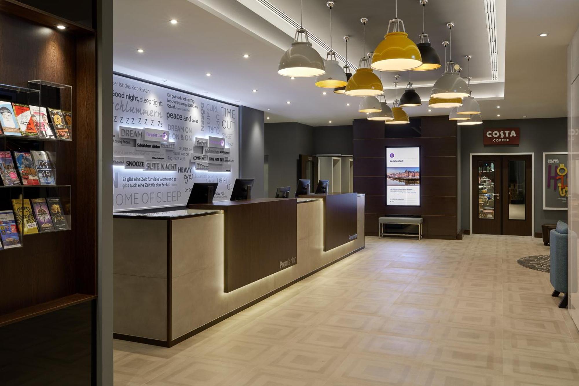 Premier Inn Hamburg City Zentrum Exterior photo