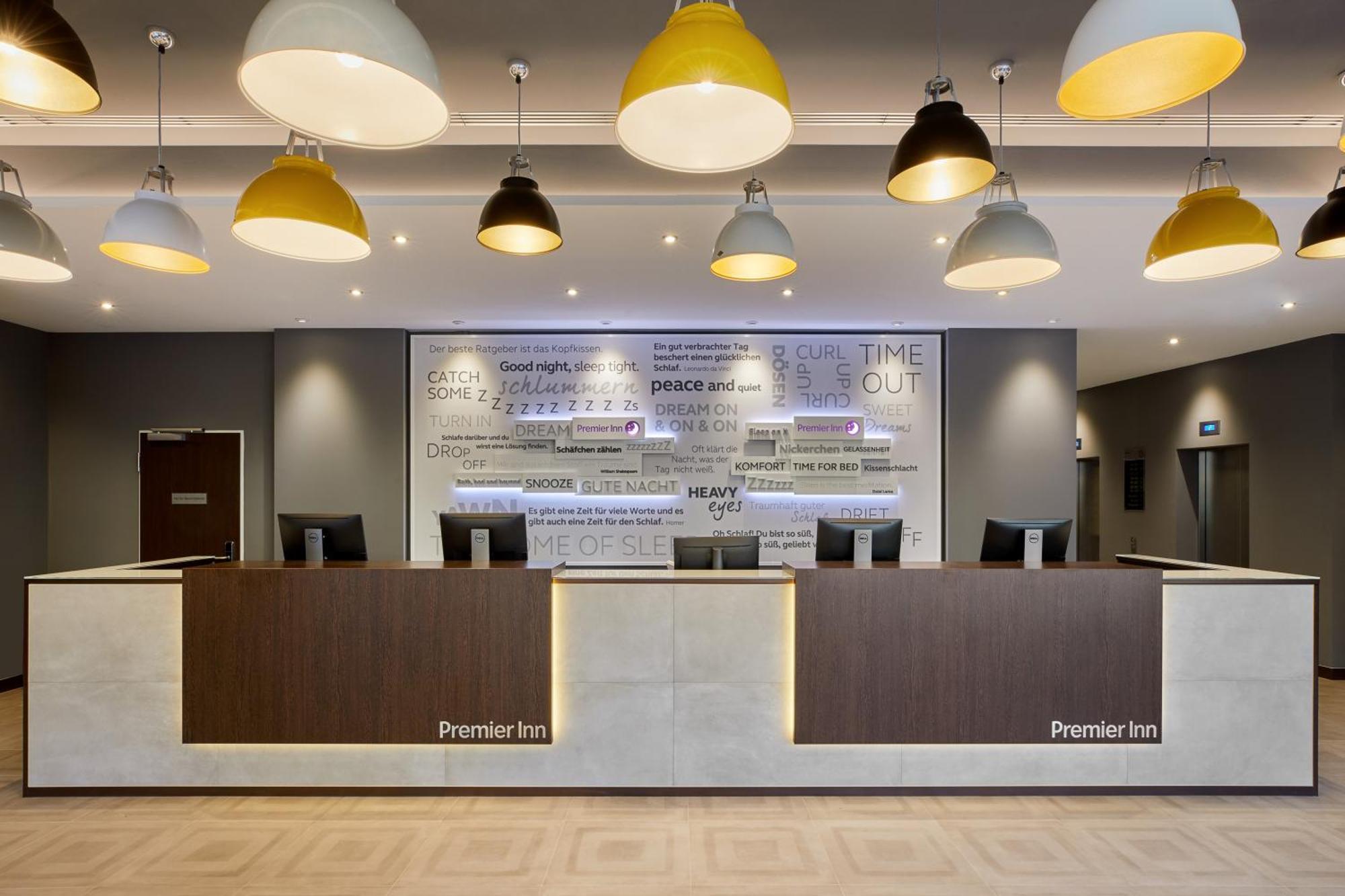 Premier Inn Hamburg City Zentrum Exterior photo