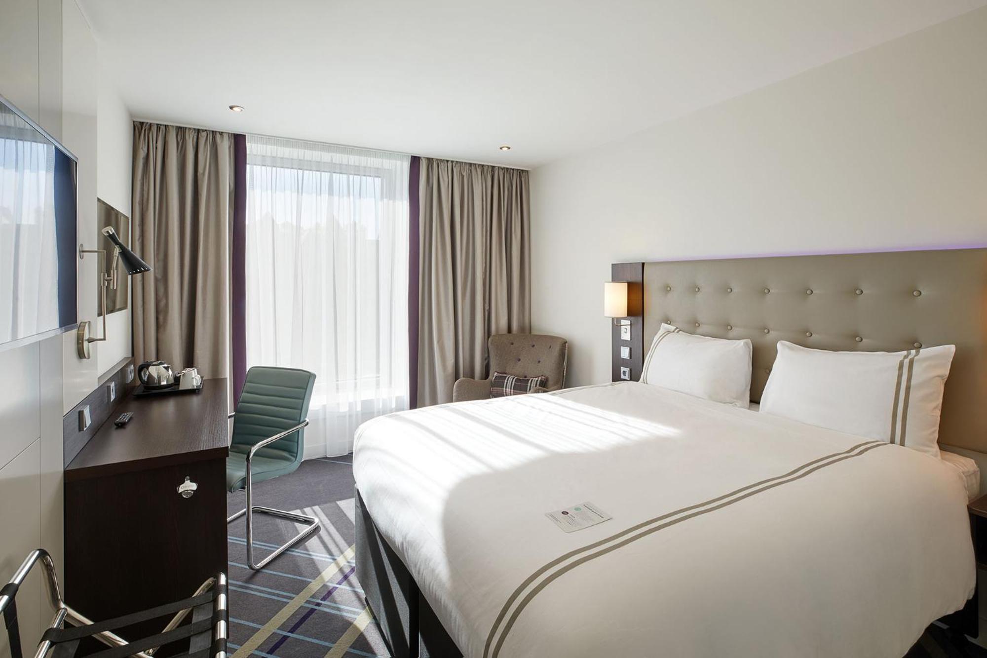 Premier Inn Hamburg City Zentrum Exterior photo