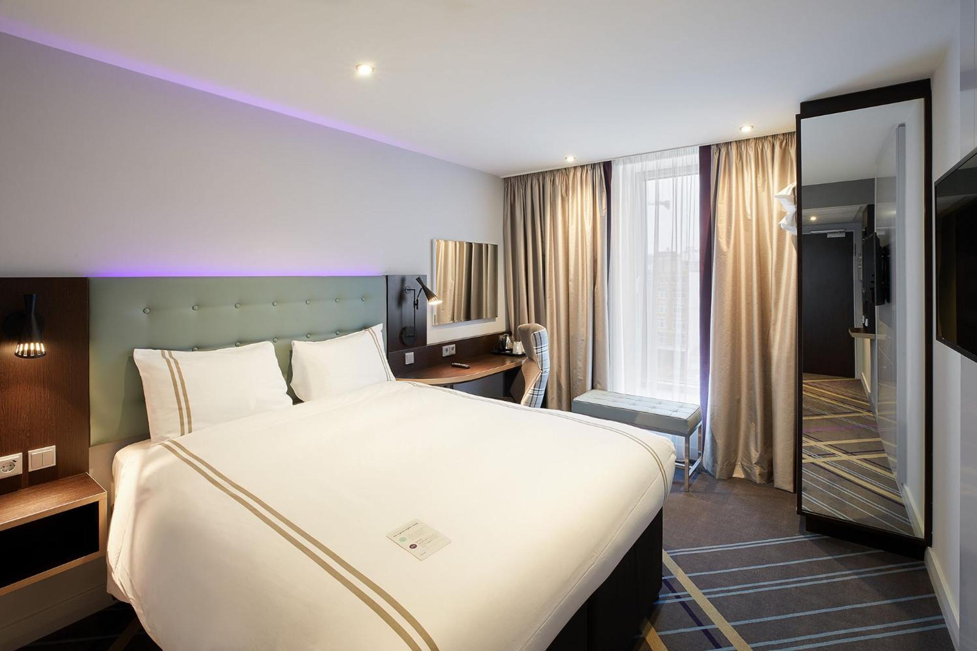 Premier Inn Hamburg City Zentrum Exterior photo