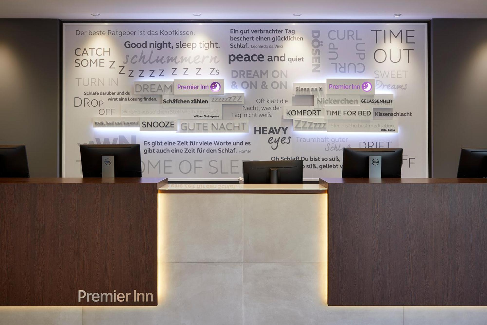 Premier Inn Hamburg City Zentrum Exterior photo